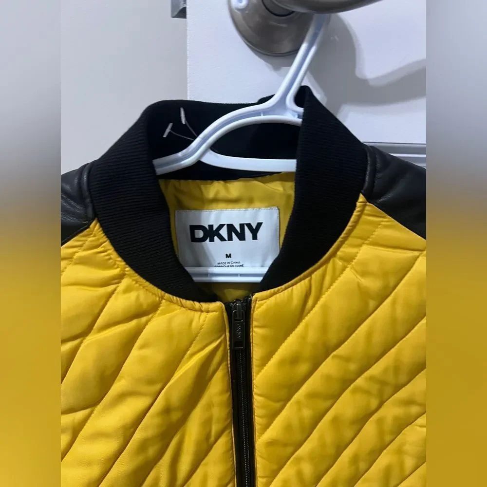 DKNY SZ M Men's Quilted Yellow Black Puffer Vest DK34VT1808 $108 - Picture 4 of 7